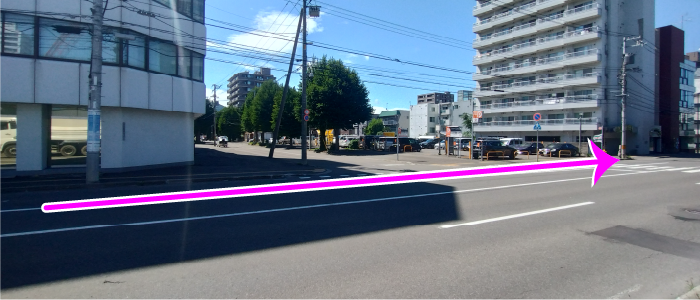 駐車場を通過します