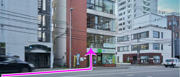 このビルの２Fがクリニックです